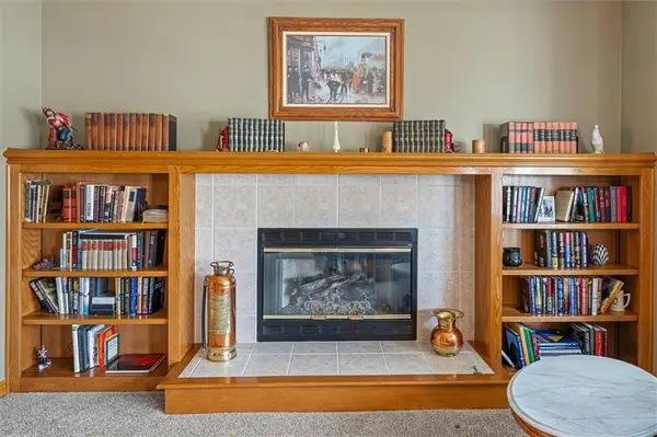 4005 SW Boulder DR, Lee's Summit, MO 64082
