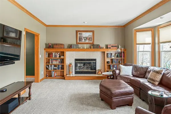 4005 SW Boulder DR, Lee's Summit, MO 64082