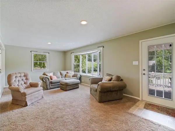 2204 Strader TER, St Joseph, MO 64503