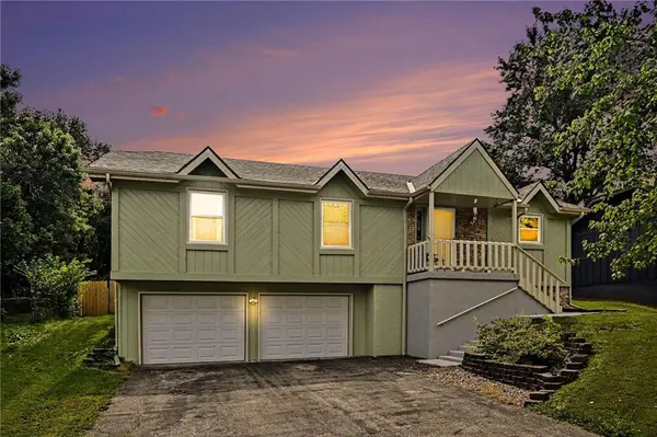 521 Karapat DR, Kansas City, MO 64155