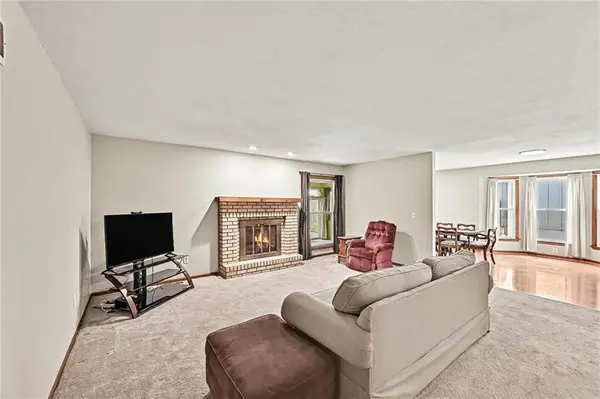 521 Karapat DR, Kansas City, MO 64155