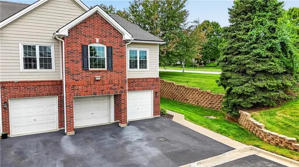 11610 Tomahawk Creek Pkwy #K, Leawood, KS 66211