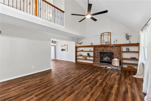 1109 NW Forest DR, Blue Springs, MO 64015