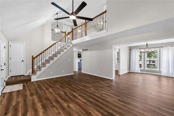 1109 NW Forest DR, Blue Springs, MO 64015