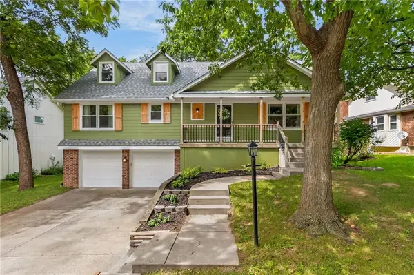 1109 NW Forest DR, Blue Springs, MO 64015
