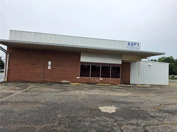 300 N Summit ST, Girard, KS 66743