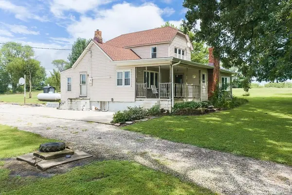 18500 Hollingsworth RD, Tonganoxie, KS 66086