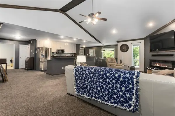8010 Rock Creek DR, Ozawkie, KS 66070