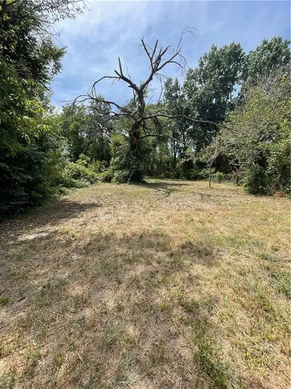 2714 Frisco AVE, Parsons, KS 67357