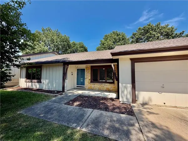 8204 E 189th ST, Belton, MO 64012