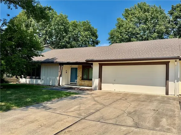 8204 E 189th ST, Belton, MO 64012