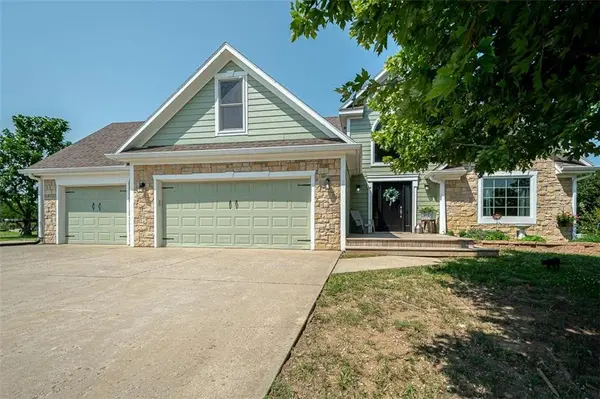 1581 Shawnee RD, Pomona, KS 66076