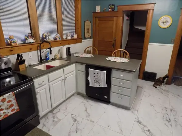 428 N 21st ST, St Joseph, MO 64501