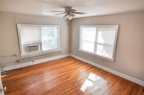 3734 Warwick BLVD, Kansas City, MO 64111