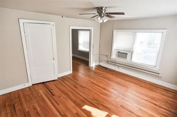 3734 Warwick BLVD, Kansas City, MO 64111