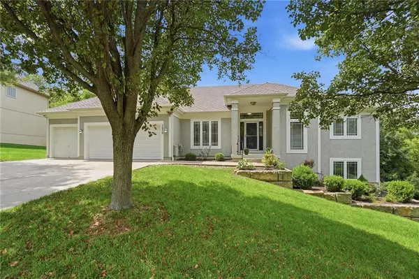 7650 Forest Park DR, Shawnee, KS 66217