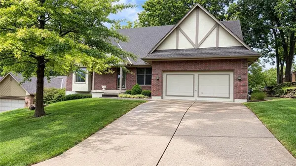 2414 Springcreek CT, Blue Springs, MO 64015