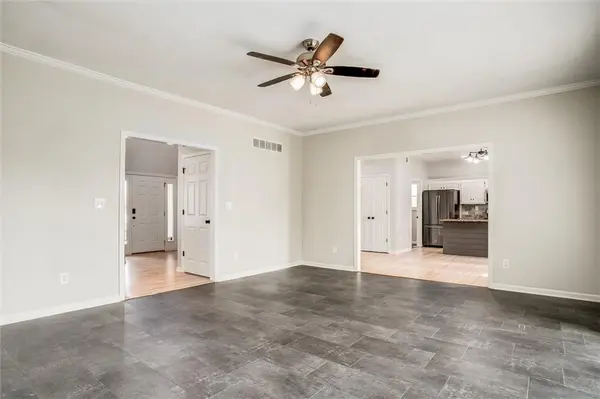 1021 SW 13th TER, Lee's Summit, MO 64081
