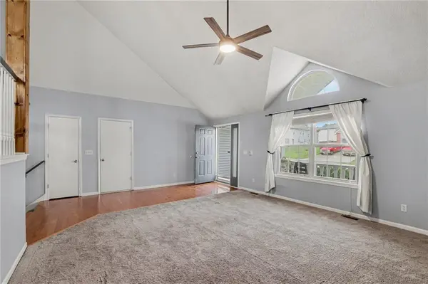 226 N Sunset LN, Raymore, MO 64083