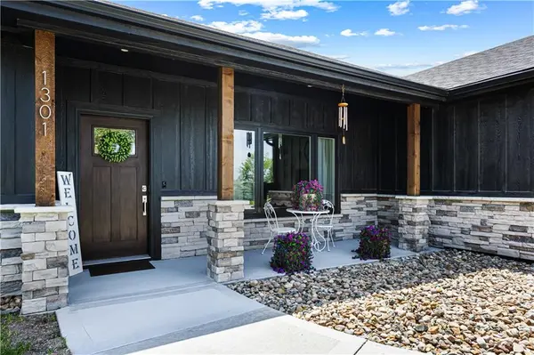 1301 W 4th ST, Cameron, MO 64429