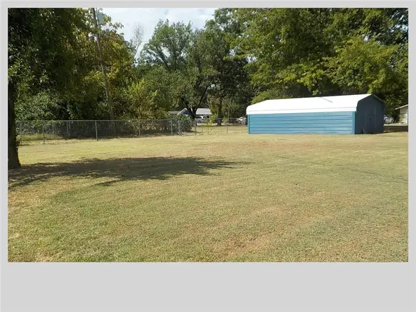 307 W North ST, Coffeyville, KS 67337