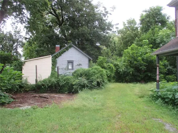 664 S Odell AVE, Marshall, MO 65340