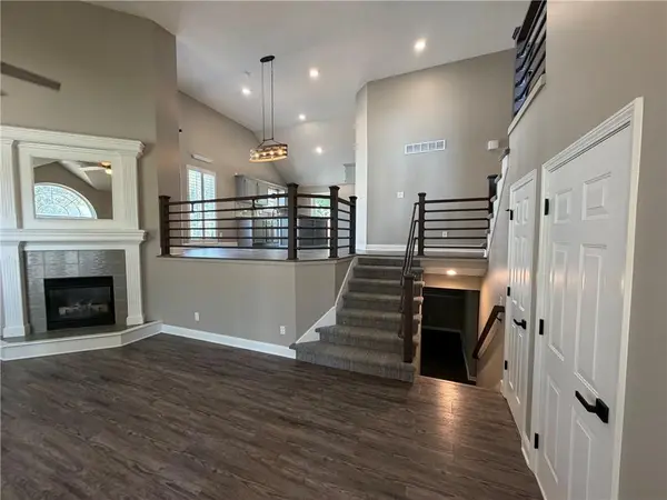 908 SE 15th ST, Lee's Summit, MO 64081