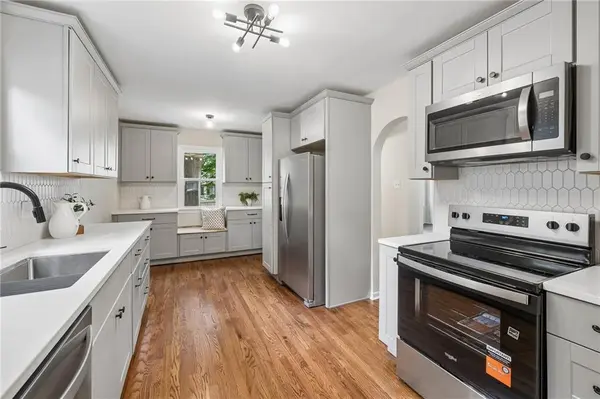 424 E 79th TER, Kansas City, MO 64131