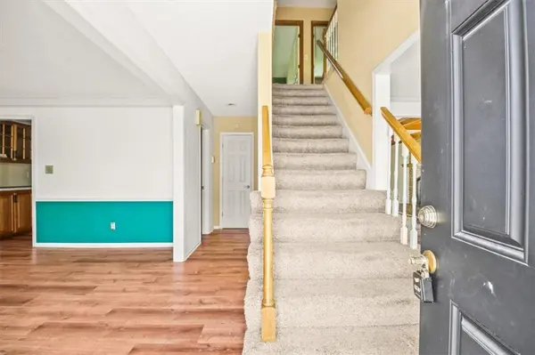 3907 NE Clearbrook DR, Lee's Summit, MO 64064