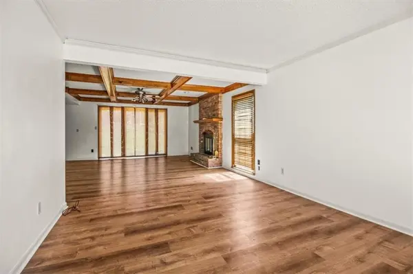 3907 NE Clearbrook DR, Lee's Summit, MO 64064