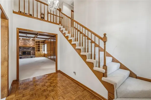 1633 NE Thames DR, Lee's Summit, MO 64086