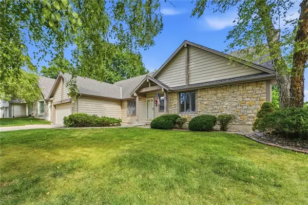1633 NE Thames DR, Lee's Summit, MO 64086