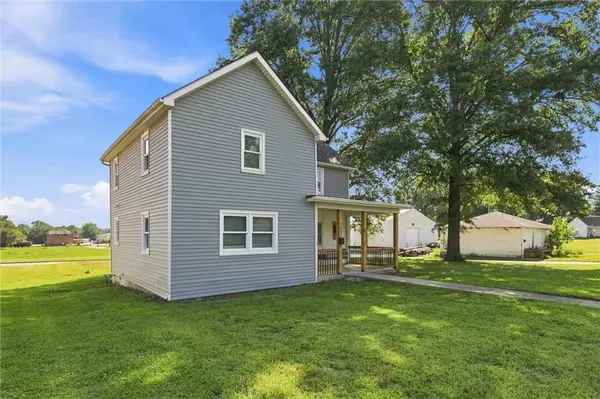 107 E 15th ST, Higginsville, MO 64037