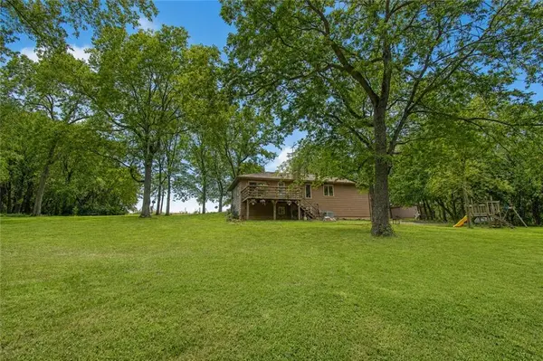 566 E 1000 RD, Baldwin City, KS 66006