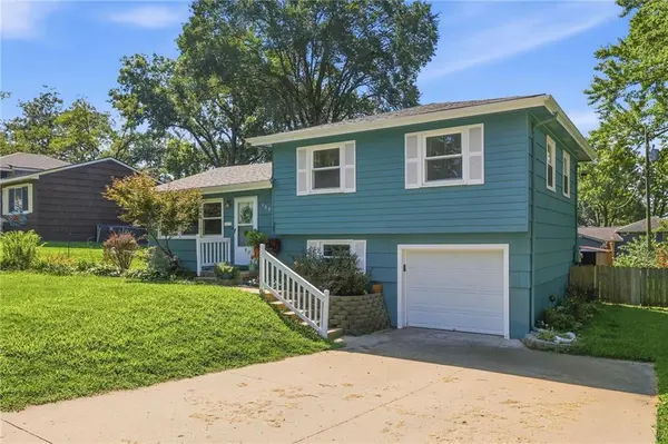 1607 NE 62nd TER, Gladstone, MO 64118