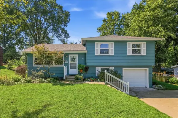 1607 NE 62nd TER, Gladstone, MO 64118