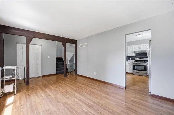 4913 NW Downing ST, Blue Springs, MO 64015