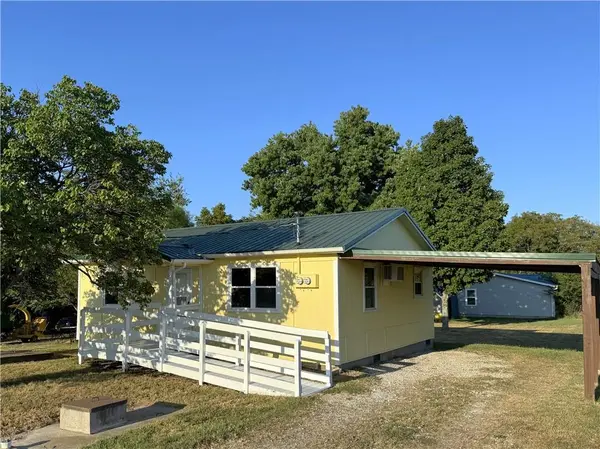 14 Cypress LN, Linn Valley, KS 66040