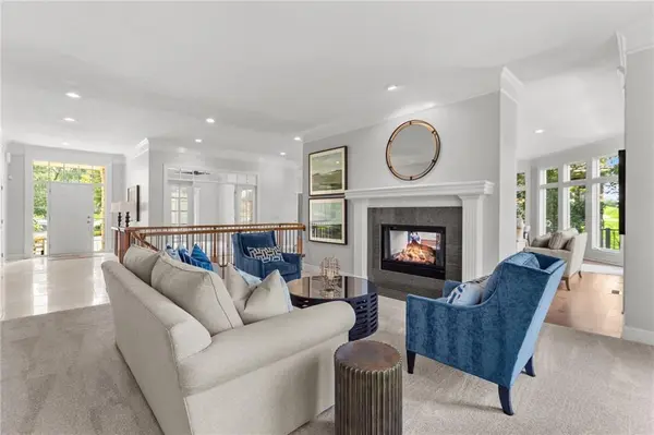 6605 Royal CT, Parkville, MO 64152
