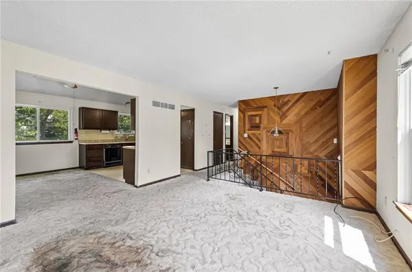 2104 NW 64th TER, Kansas City, MO 64151