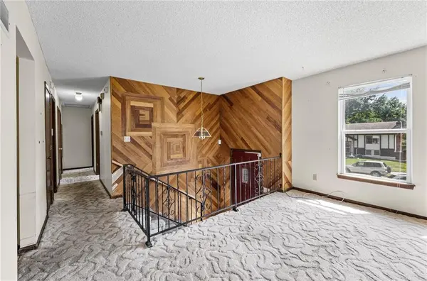 2104 NW 64th TER, Kansas City, MO 64151