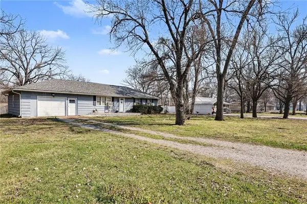 529 N 5 ST, Lacygne, KS 66040