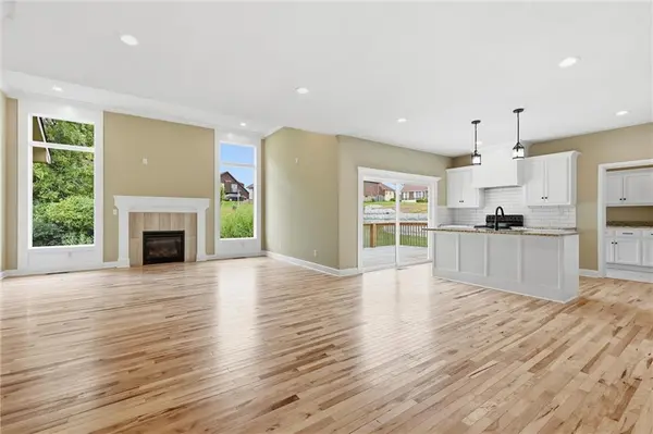 7402 Palmer AVE, Kansas City, MO 64133