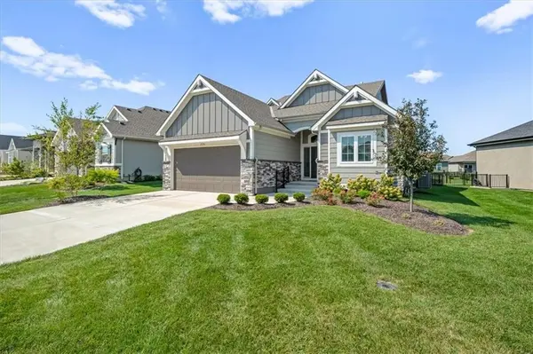 15336 W 173rd TER, Olathe, KS 66062