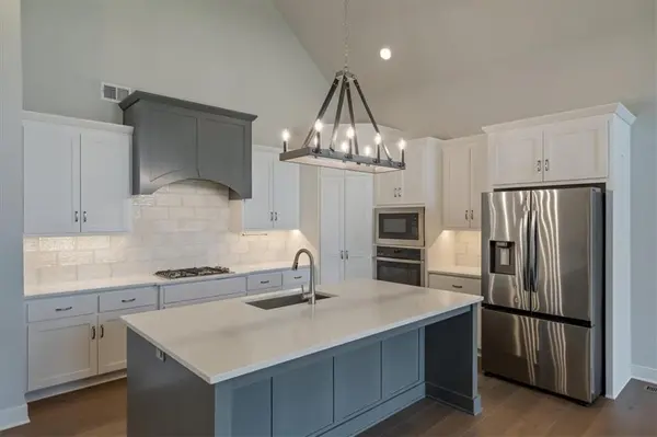 15336 W 173rd TER, Olathe, KS 66062