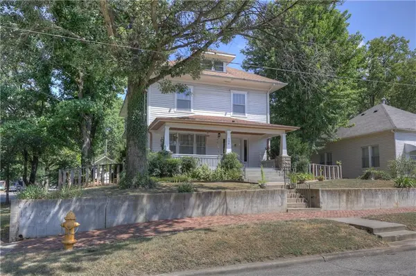 124 W Monroe ST, Pittsburg, KS 66762