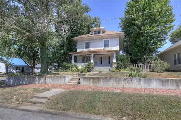 124 W Monroe ST, Pittsburg, KS 66762