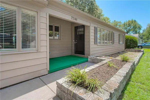7249 Marty ST, Overland Park, KS 66204