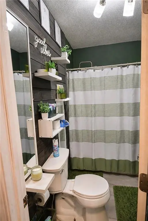 4941 Shawnee DR, Kansas City, KS 66106