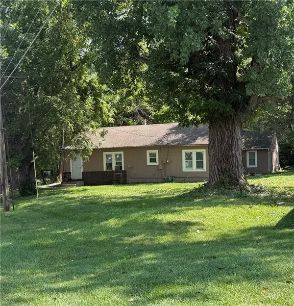 4941 Shawnee DR, Kansas City, KS 66106